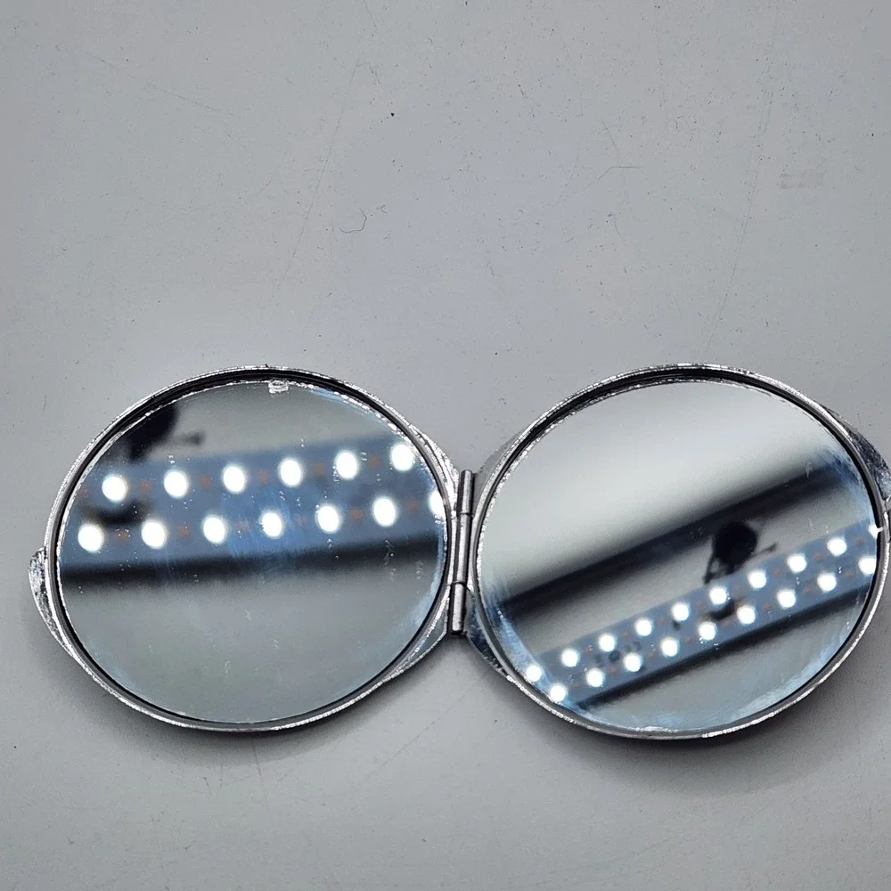 Vtg Pin Up Girl Compact Mirror Camera Art Double Magnification Retro‎